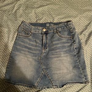 XL jean skirt, size 14-16